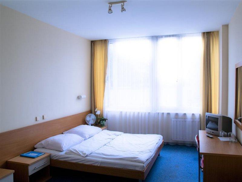 Dom Turystyczny Indigo Vandrarhem Kraków Exteriör bild