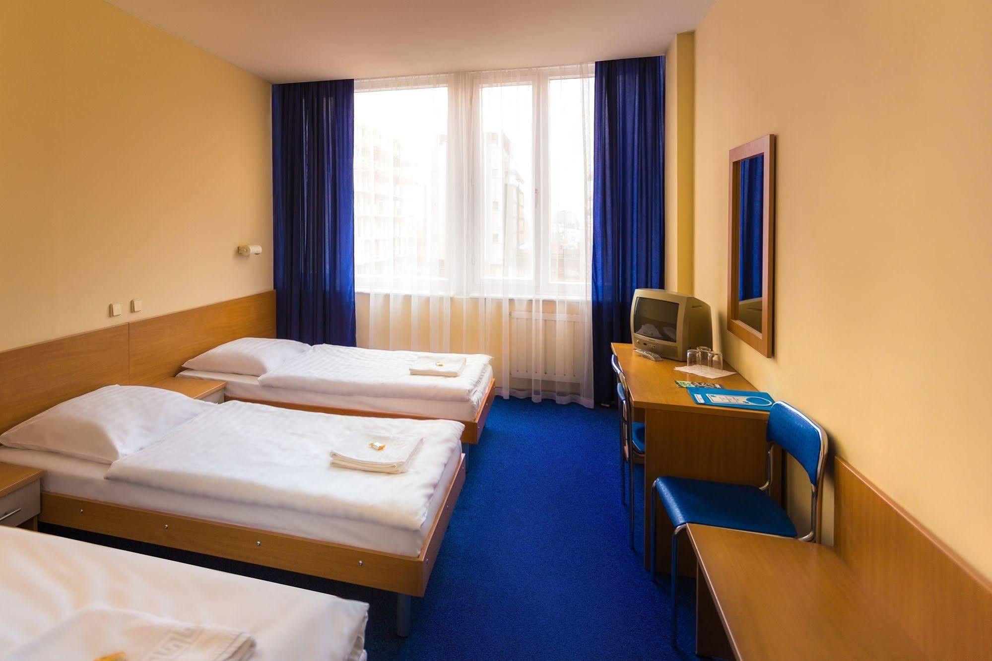 Dom Turystyczny Indigo Vandrarhem Kraków Exteriör bild